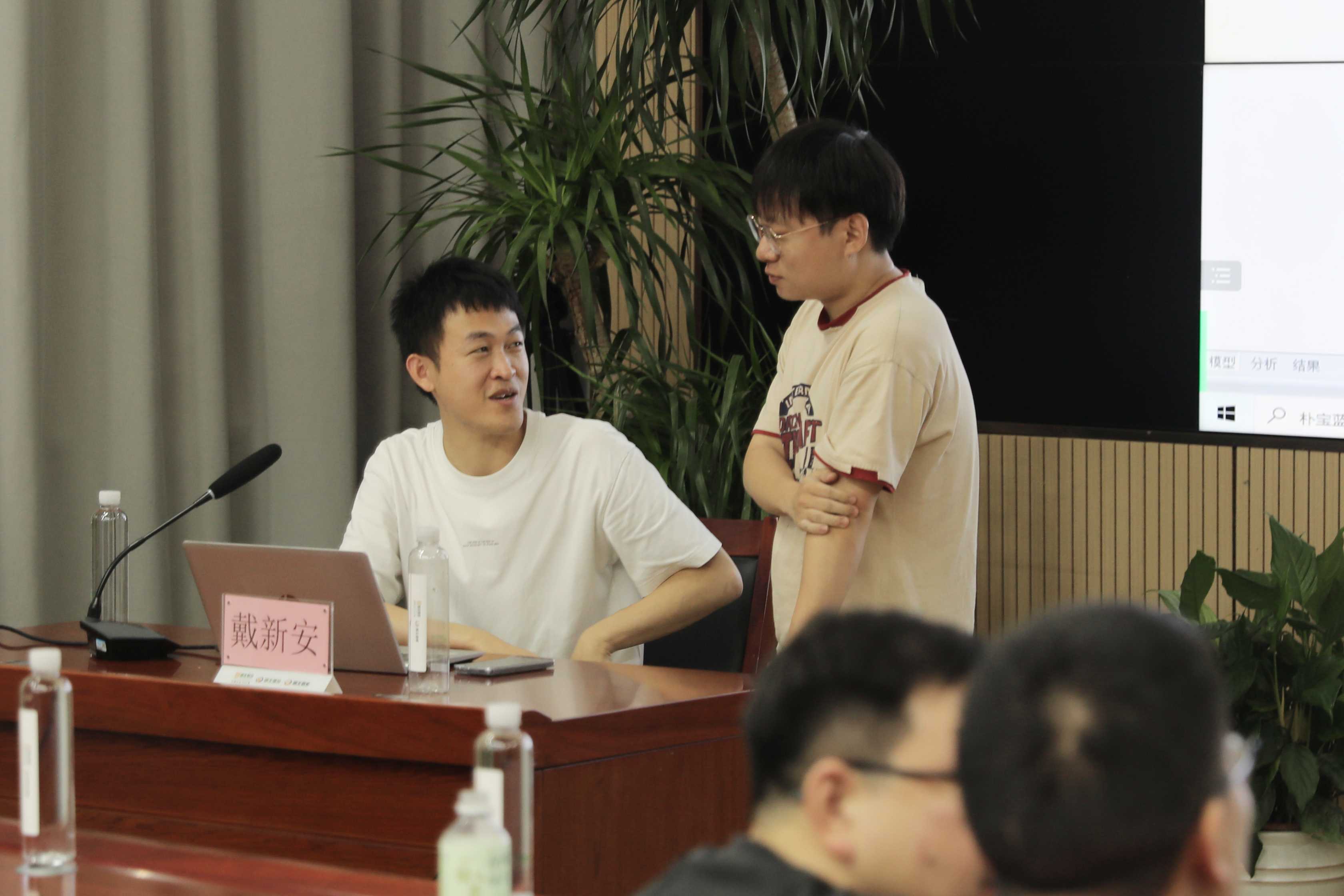 09-5图:课堂学习讨论组图.png